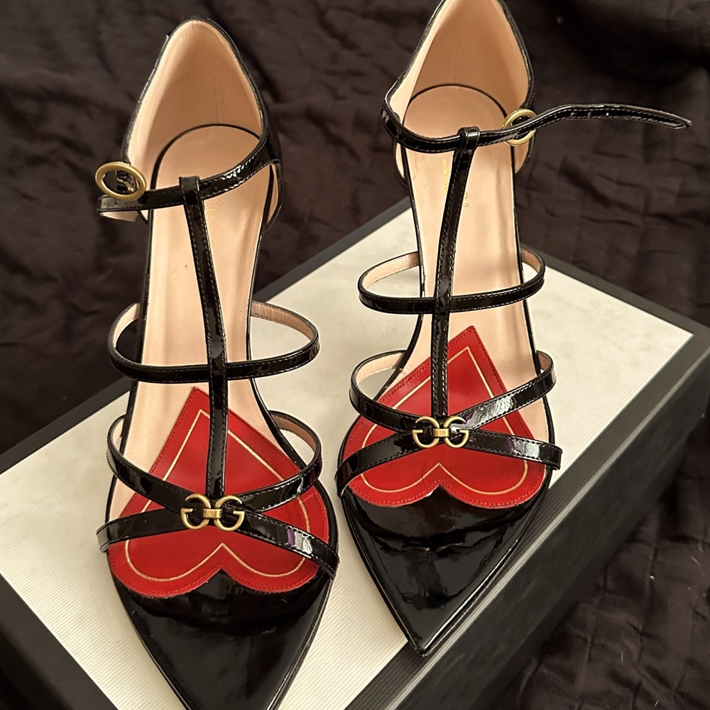 Gucci Heels: Sexy & Chic. Elevate Your Style.